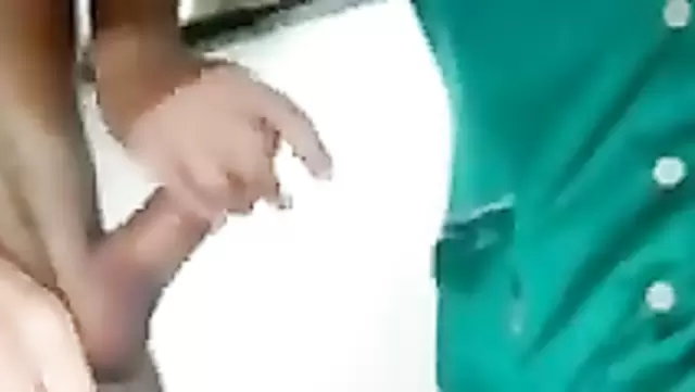 Özbek hemşire hastanede hastayı sikişiyor.