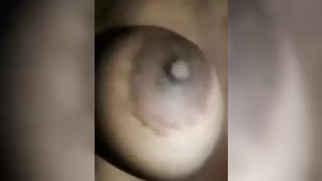 Büyük göğüslü, tombul Özbek hatun kocası tarafından fena halde beceriliyor.